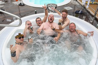 Poolparty auf der Full Metal Cruise