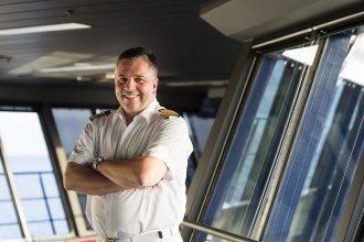 Stolz: Mein Schiff Kapitän Dimitris Papatsatsis