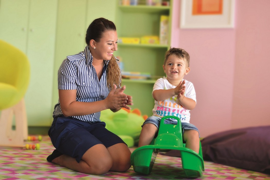 Eine Kids-Betreuerin auf der Mein Schiff Flotte