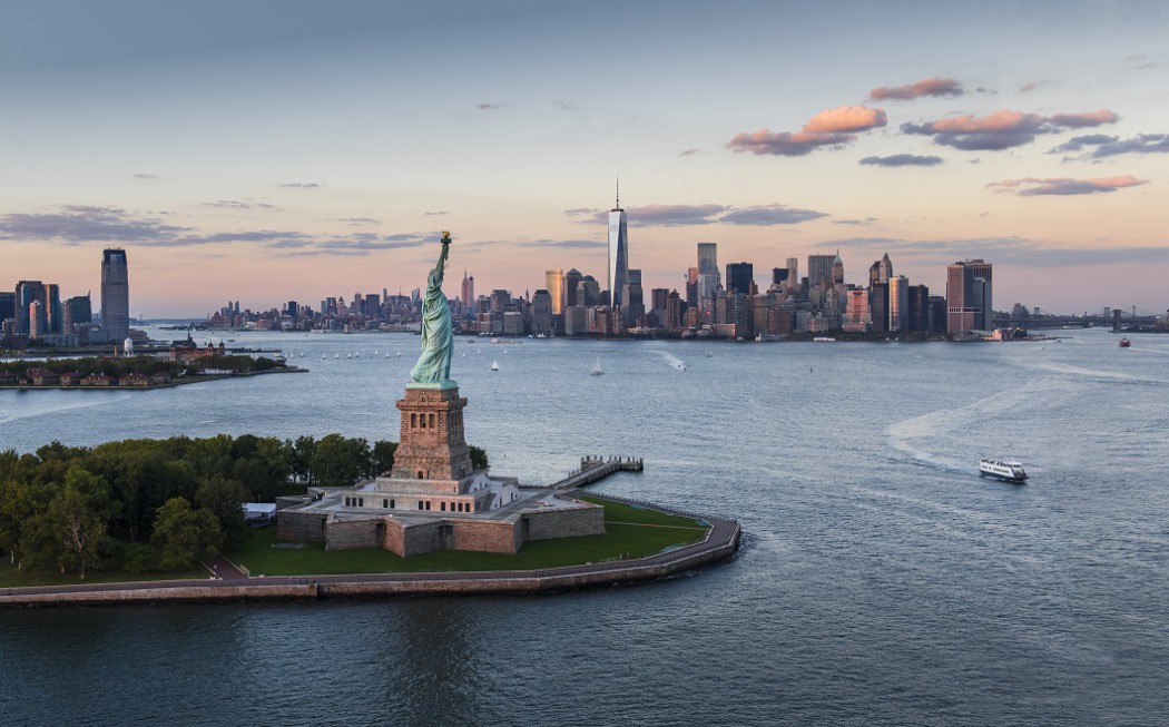 Highlight der Nordamerika Kreuzfahrten von TUI Cruises: New York City mit der Freiheitsstatue