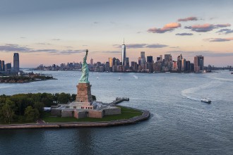 Highlight der Nordamerika Kreuzfahrten von TUI Cruises: New York City mit der Freiheitsstatue
