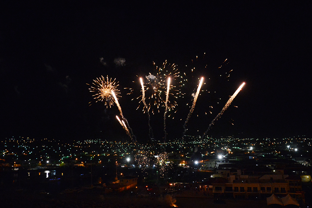 Blick auf das Silvester Feuerwerk von der Mein Schiff 1