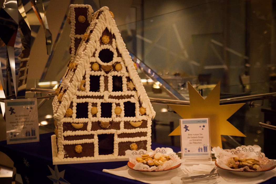 Ein Lebkuchenhaus auf der Mein Schiff