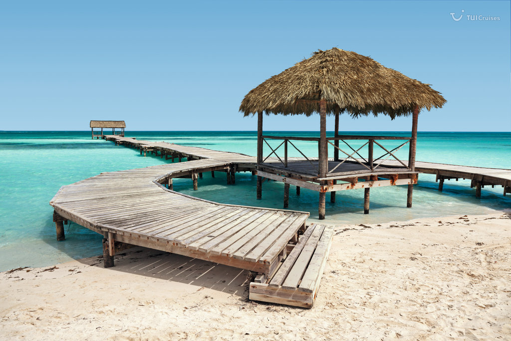 Steg am Strand in Belize City auf Belize