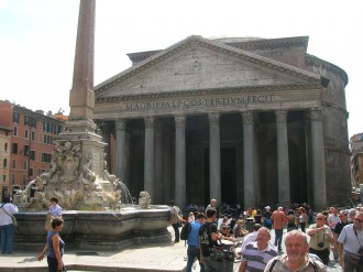 Das Pantheon in Rom mit der Mein Schiff entdecken
