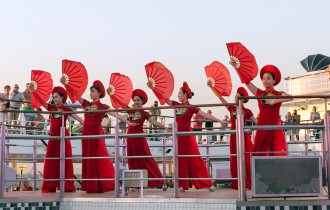 Vietnamesische Folklore an Bord der Mein Schiff 1