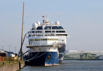 Die Mein Schiff 1 in Bremerhaven an der Pier