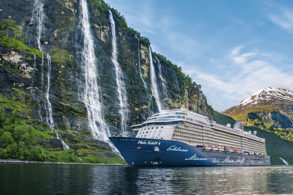 Nordland pur: Die Mein Schiff 4 im Geirangerfjord in Norwegen