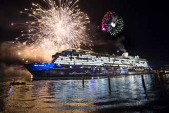 Was für ein Anblick: Das große Feuerwerk bei der Taufe der Mein Schiff 5