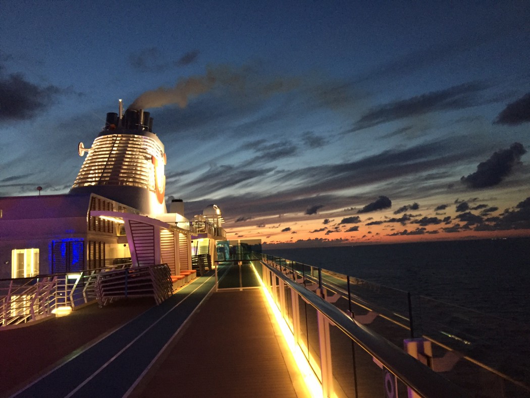 Was will man mehr: Die Mein Schiff 5 im Abendrot