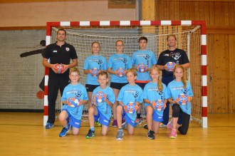 Die Kids und Teens des Handballcamps auf der Mein Schiff 5 mit ihren Trainern