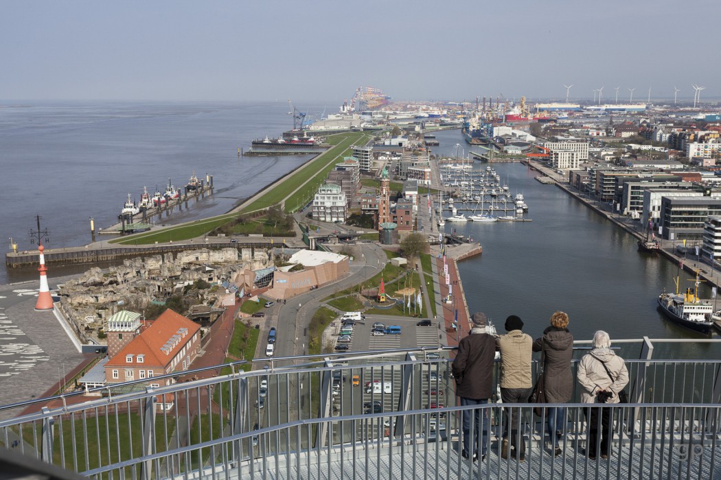 Aussichtsplattform auf den Hafen in Bremerhaven (c)Helmut_Gross
