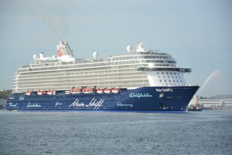 Die Mein Schiff 6 erstmals in Kiel