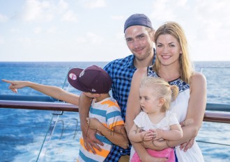 Nina Bott mit Familie an Bord der Mein Schiff 4
