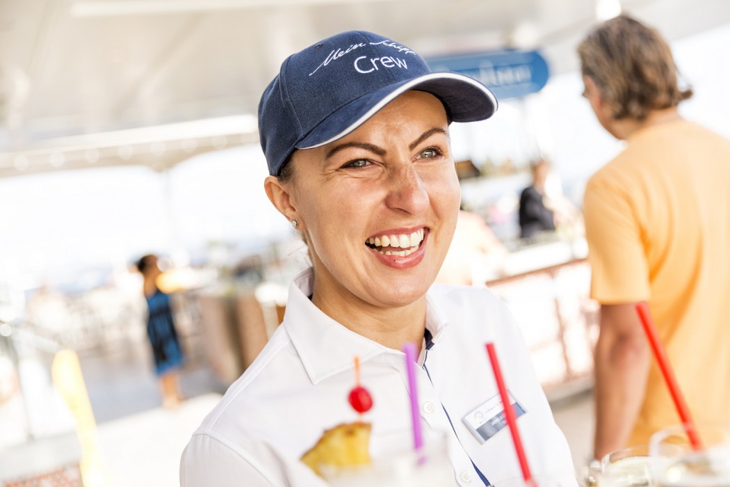 Armela Golic, Trainee Bar auf der Mein Schiff Flotte