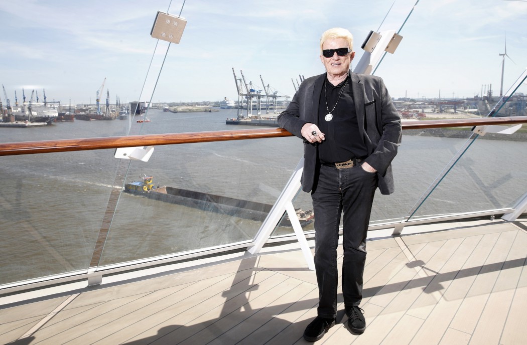 Sänger Heino bei der Taufe der Mein Schiff 6