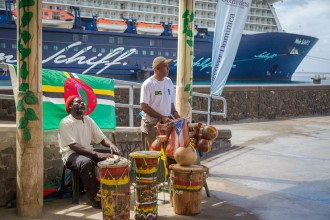 Die Mein Schiff wird auf Dominica herzlich willkommen geheißen