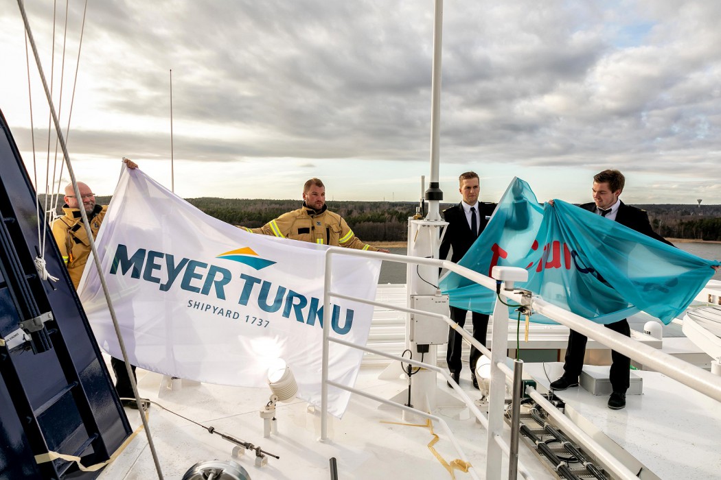 Offizieller Flaggenwechsel auf der neuen Mein Schiff 1