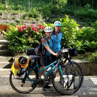 Auf Fahrradtour nach Mallorca: Kapitän Burgman und Freundin Nira Halfpap