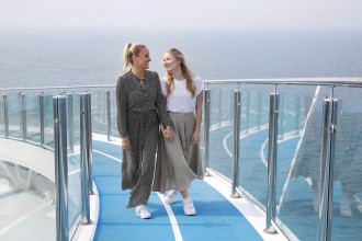 Janine Kunze und Tochter Lili Mari Budach bei der Taufe der Mein Schiff 1 (Photo by Franziska Krug/Getty Images for TUI Cruises)