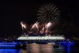 Die Krönung der neuen Mein Schiff 1