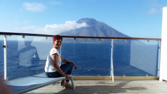 Mein Schiff Gast Doris Vries mit bester Aussicht auf den Stromboli