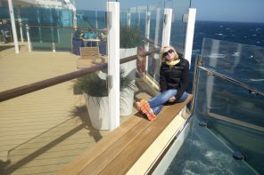 Silke auf dem Blauen Balkon der Mein Schiff