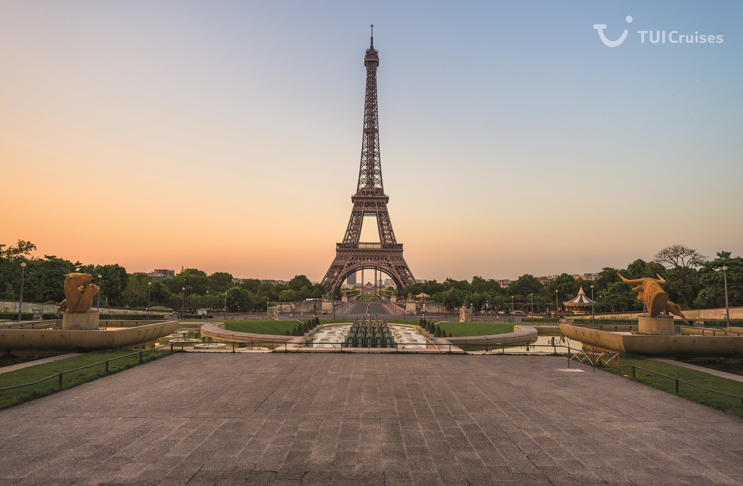 Mein Schiff Ausflugsziel: Der Pariser Eiffel Turm in den frühen Morgenstunden