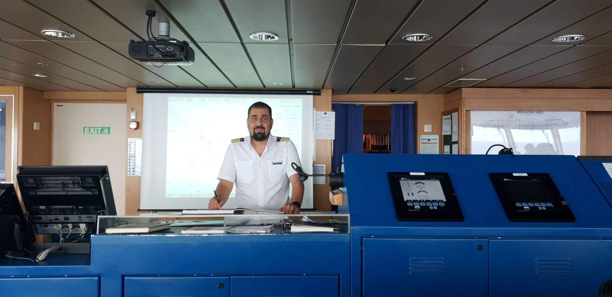 Mein Schiff Kapitän Panagiotis, oder kurz Panos, Varotsos