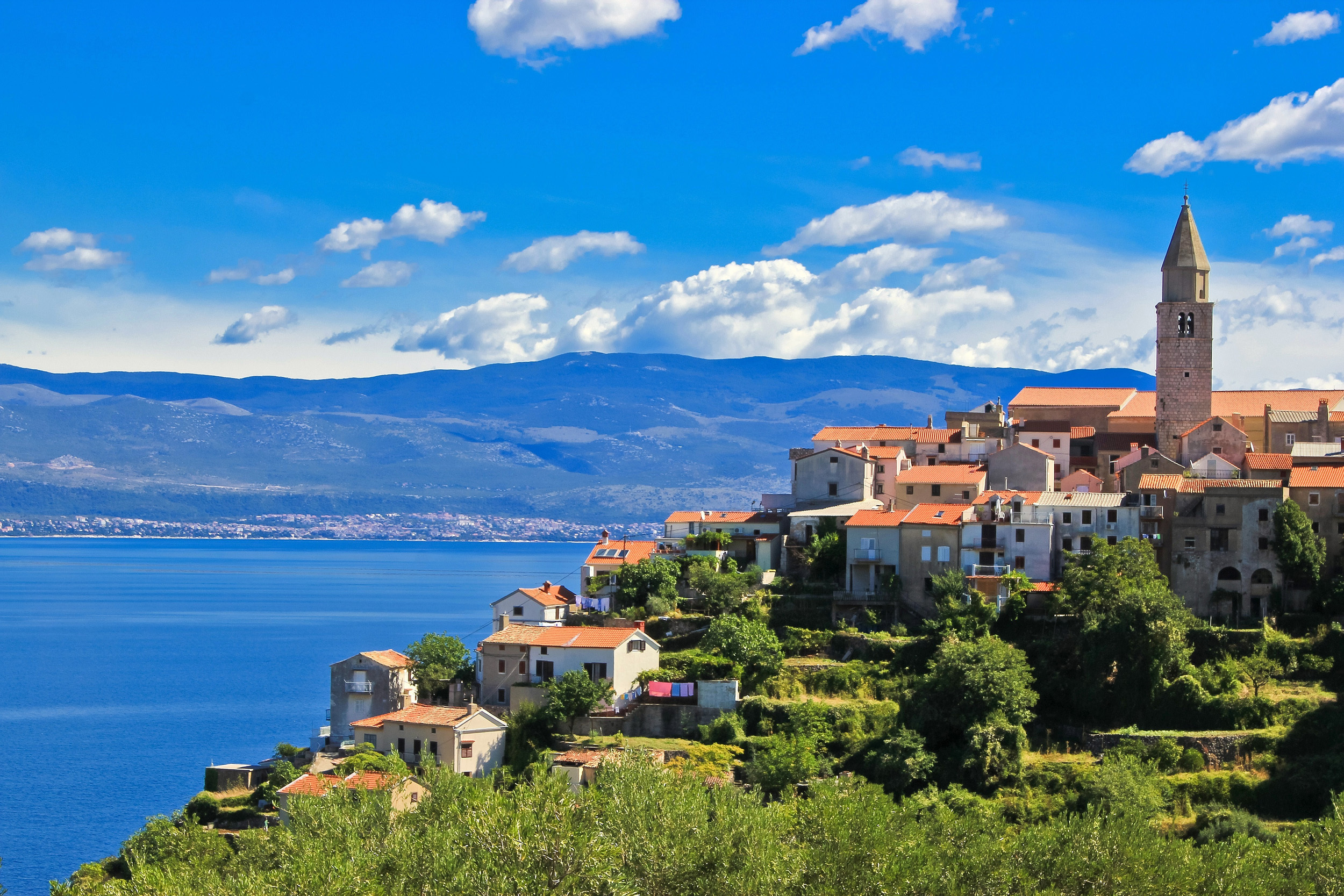 Weindorf auf der Insel Krk, Kroatien