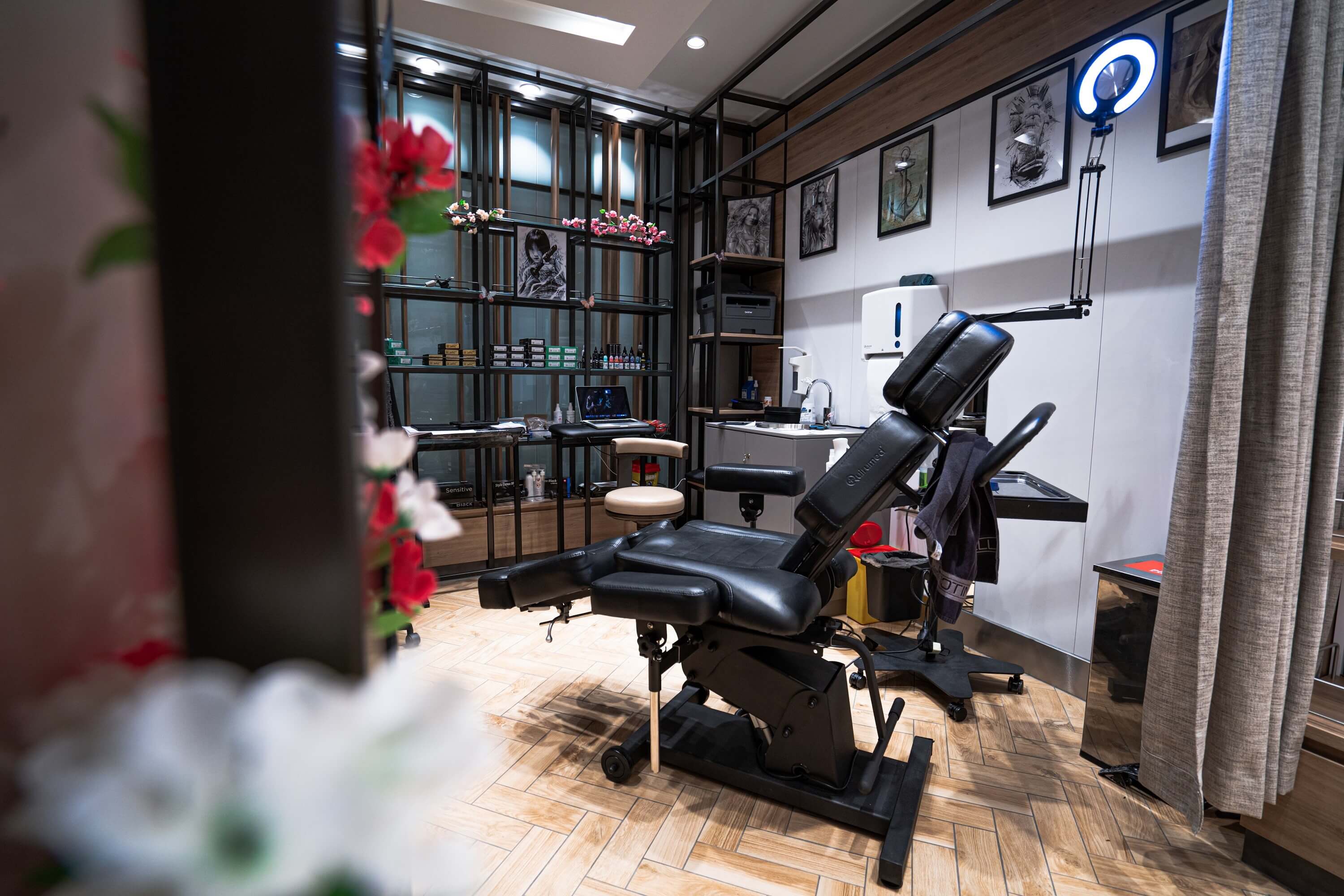 Tattoo Studio an Bord der Mein Schiff 1