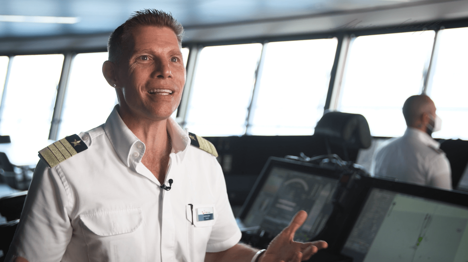 Kapitän Thomas Roth Mein Schiff 2 auf Kreuzfahrt im Mittelmeer vor Cannes