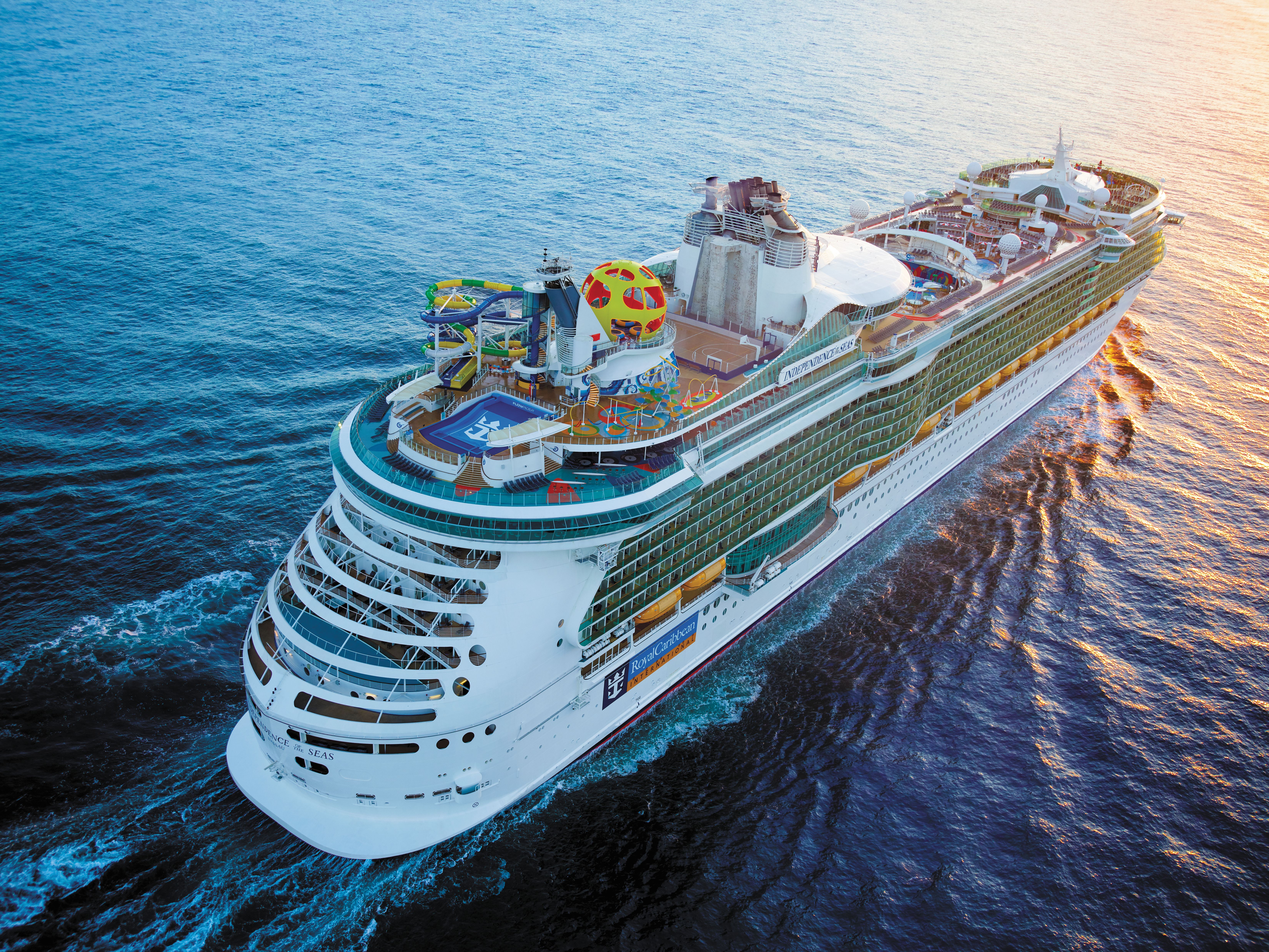 Msc круиз из дубая. Круизный лайнер Дубай MSC. Круизный лайнер Дубай Royal Caribbean. Круизный корабль "Spectrum of the Seas". MSC Virtuosa круизный лайнер Дубай.